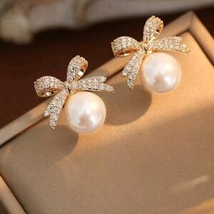 #120. PopBowknot-Shaped Pearl & Diamond Inlaid Earrings.